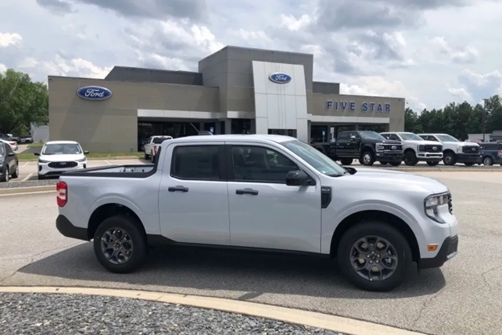 2025 Ford Maverick XLT photo 1