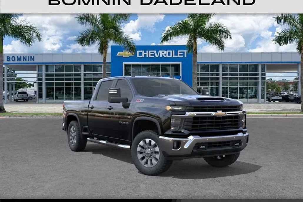 2025 Chevrolet Silverado LT photo 1