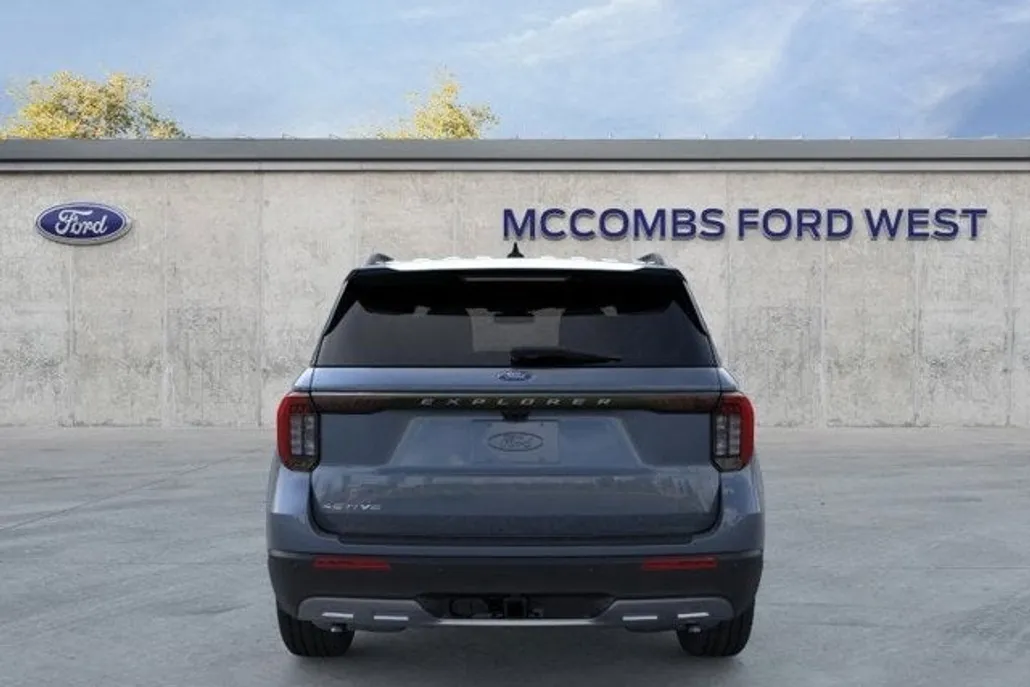 2025 Ford Explorer photo 1