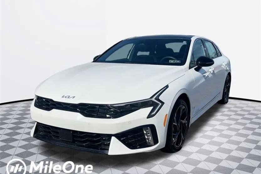 2025 Kia K5 GT-Line photo 1