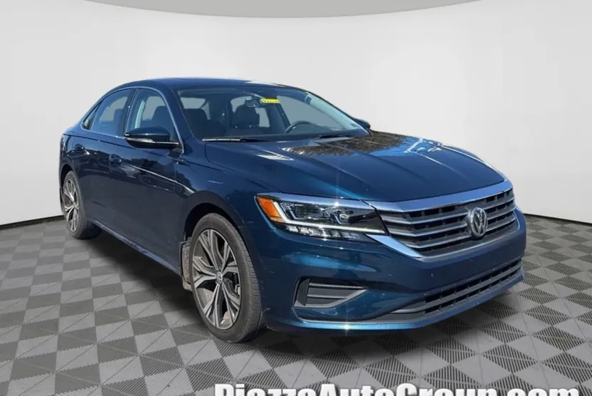2021 Volkswagen Passat 2.0T SE photo 1