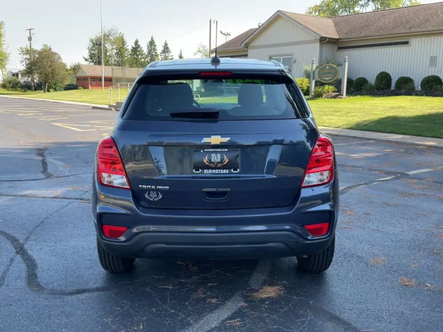 2019 Chevrolet Trax LS photo 1