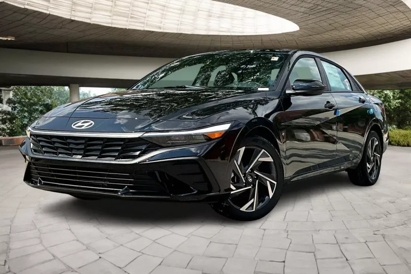 2025 Hyundai Elantra SEL Sport photo 1