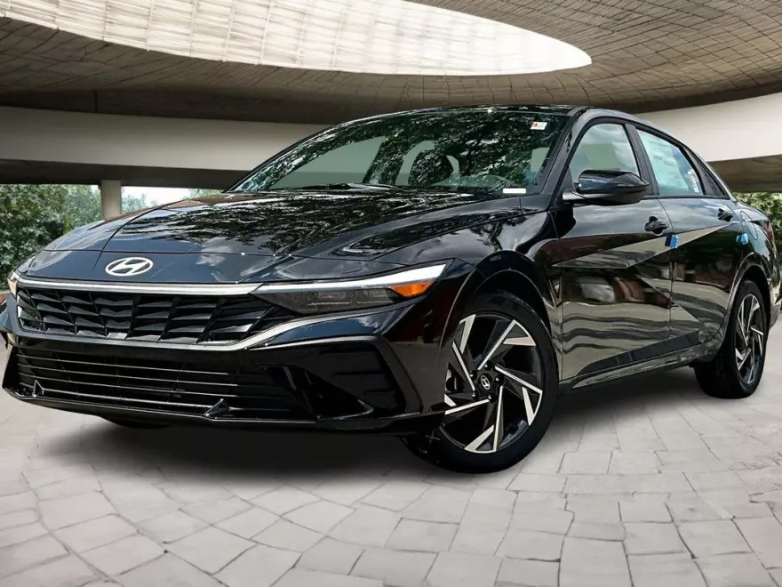2025 Hyundai Elantra SEL Sport photo 1