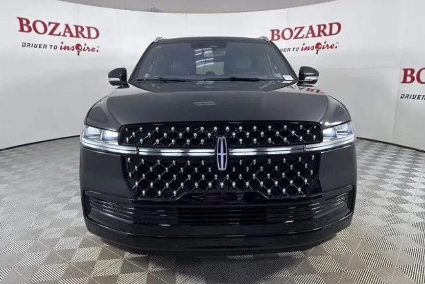 2025 Lincoln Navigator Black Label photo 1