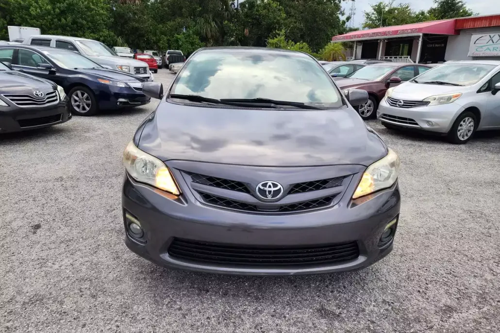 2012 Toyota Corolla LE photo 1