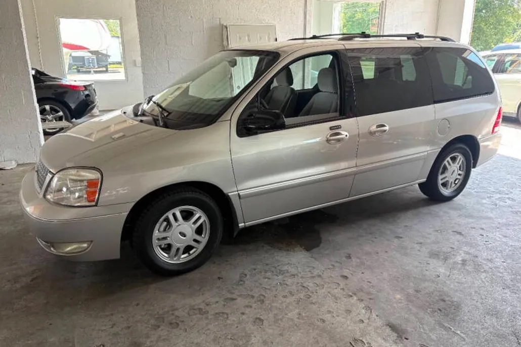 2004 Ford Freestar SEL photo 1