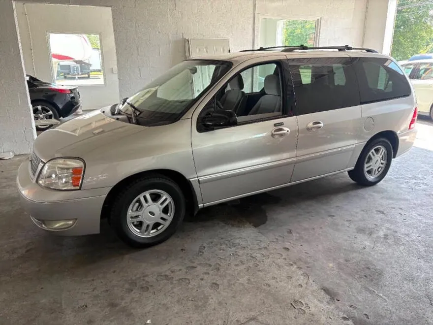 2004 Ford Freestar SEL photo 1