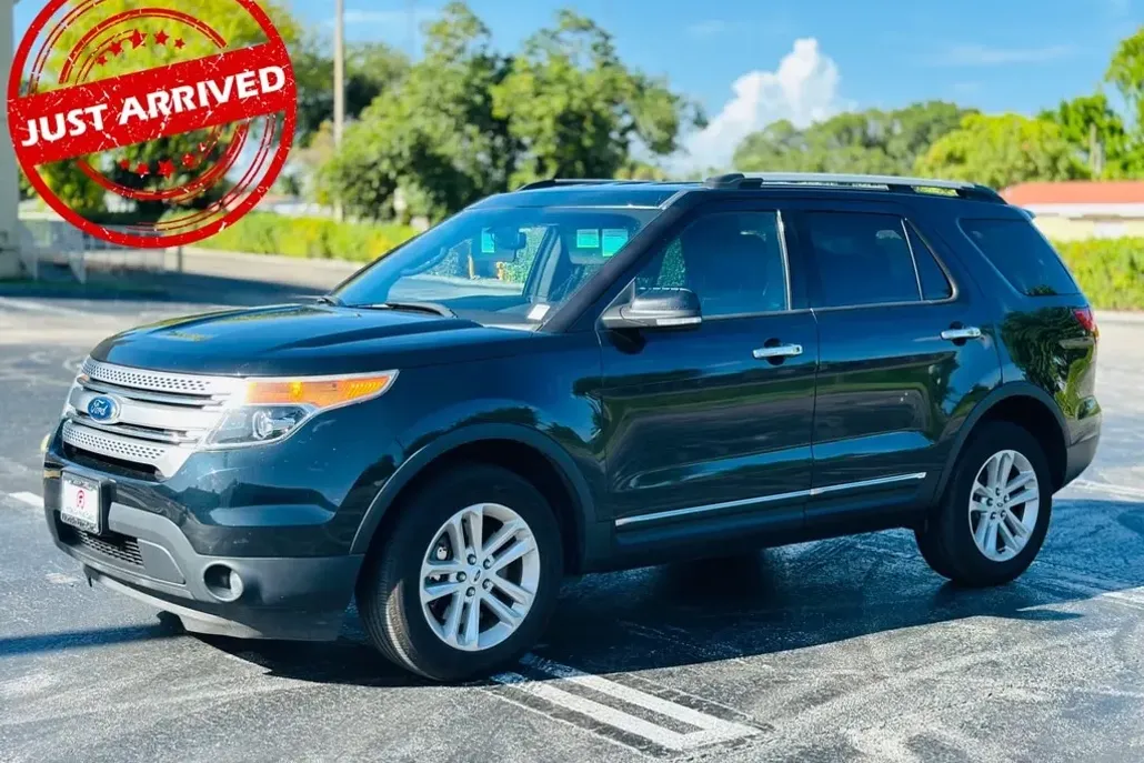 2015 Ford Explorer XLT photo 1