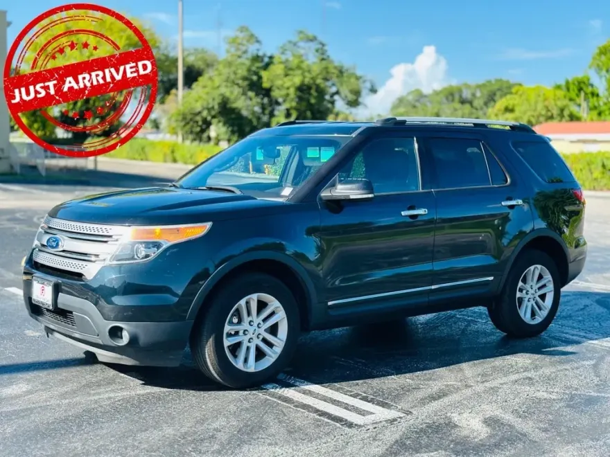 2015 Ford Explorer XLT photo 1