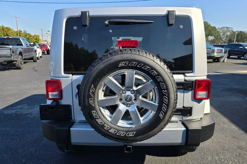 2011 Jeep Wrangler Unlimited Anniversary Edition Sport photo 1