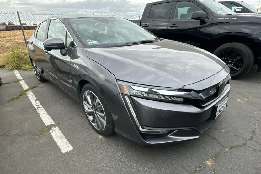 2018 Honda Clarity Touring photo 1