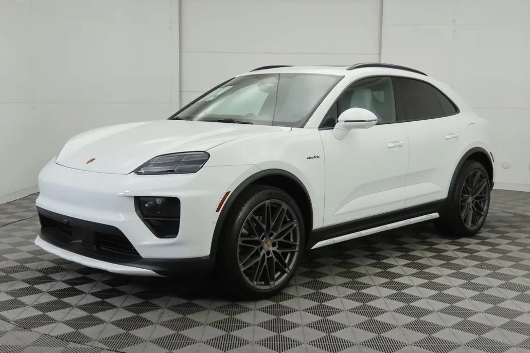 2025 Porsche Macan Electric Base photo 1