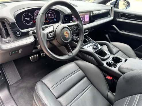 2025 Porsche Cayenne Coupe S photo 4