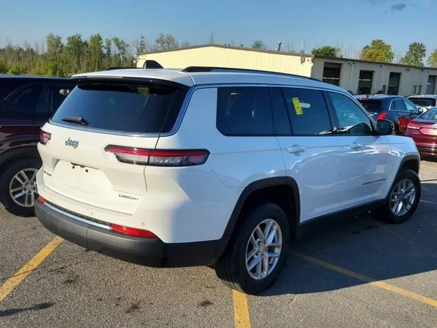 2021 Jeep Grand Cherokee Laredo photo 1