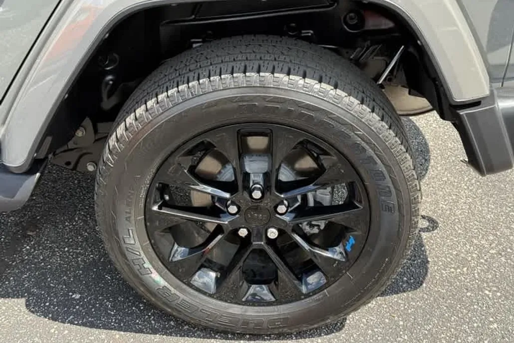 2022 Jeep Wrangler Unlimited Sahara 4xe photo 1