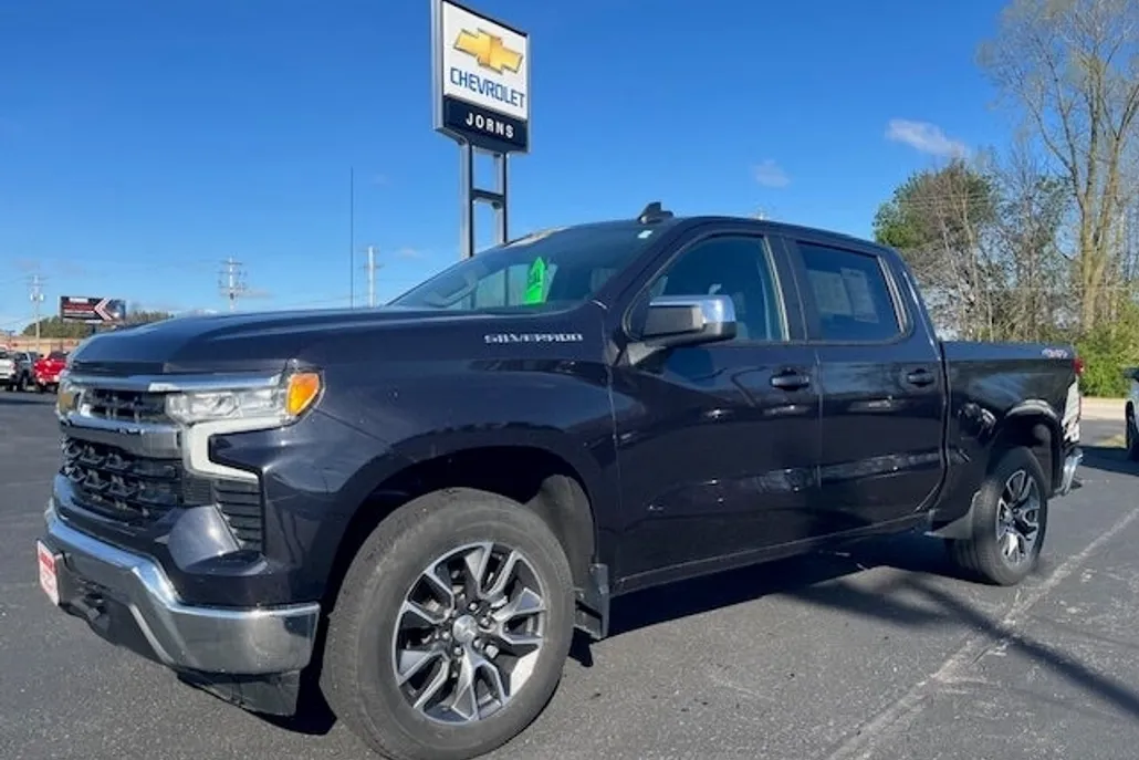 2022 Chevrolet Silverado 1500 LT photo 1