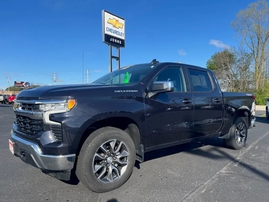 2022 Chevrolet Silverado 1500 LT photo 1