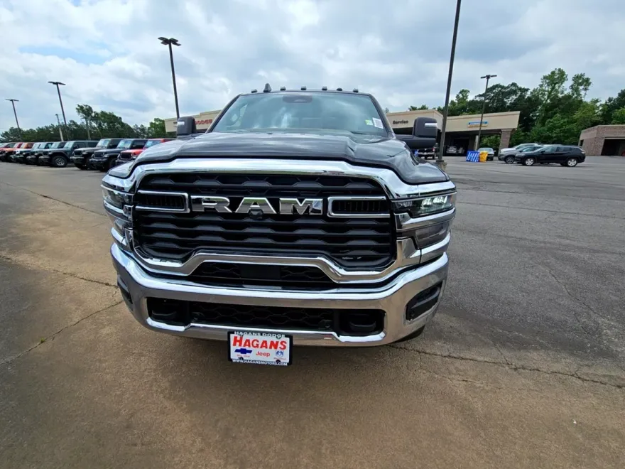 2025 Ram 2500 Tradesman photo 1
