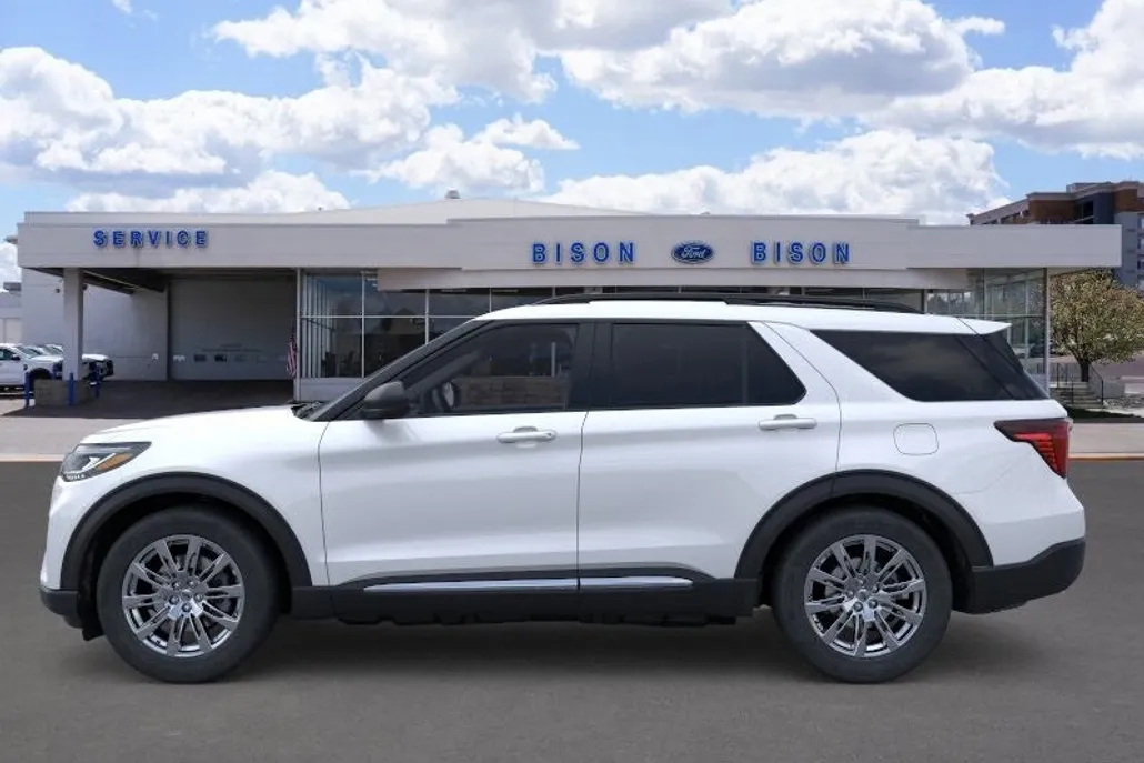 2025 Ford Explorer photo 1