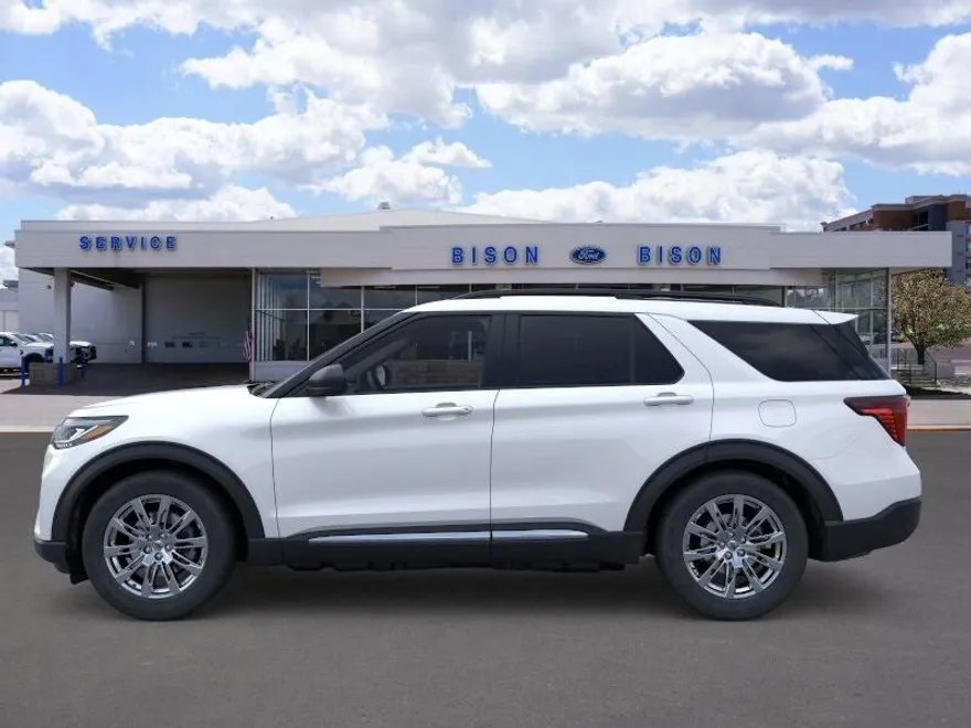2025 Ford Explorer photo 1