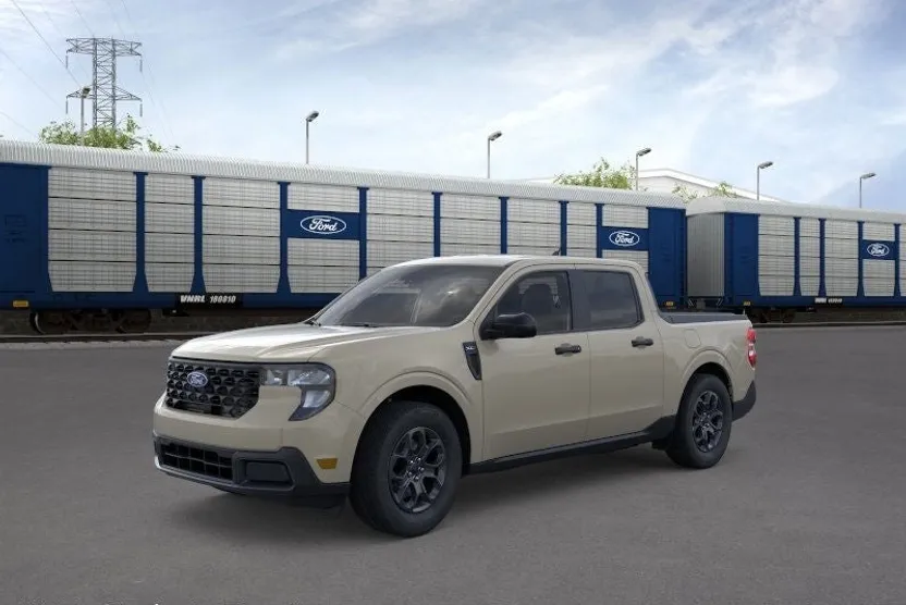 2025 Ford Maverick XLT photo 1