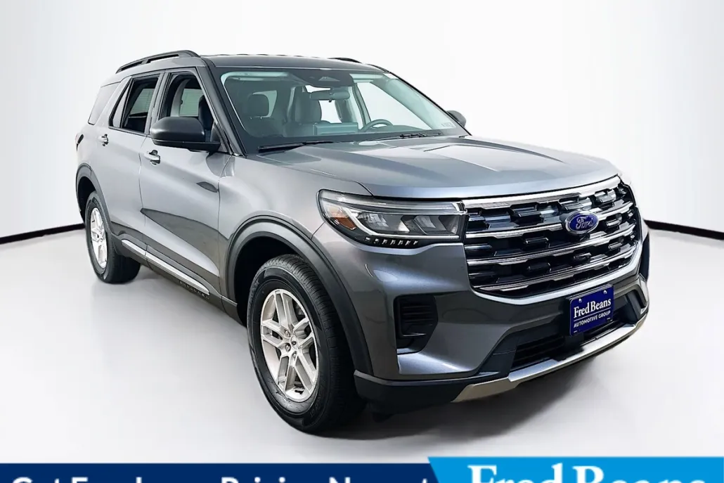 2025 Ford Explorer photo 1