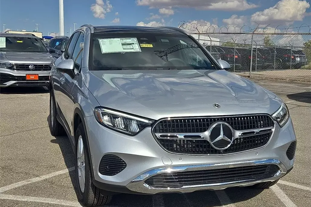 2026 Mercedes Benz GLC 300 4MATIC photo 1