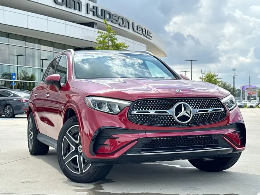 2024 Mercedes Benz GLC 300 photo 1