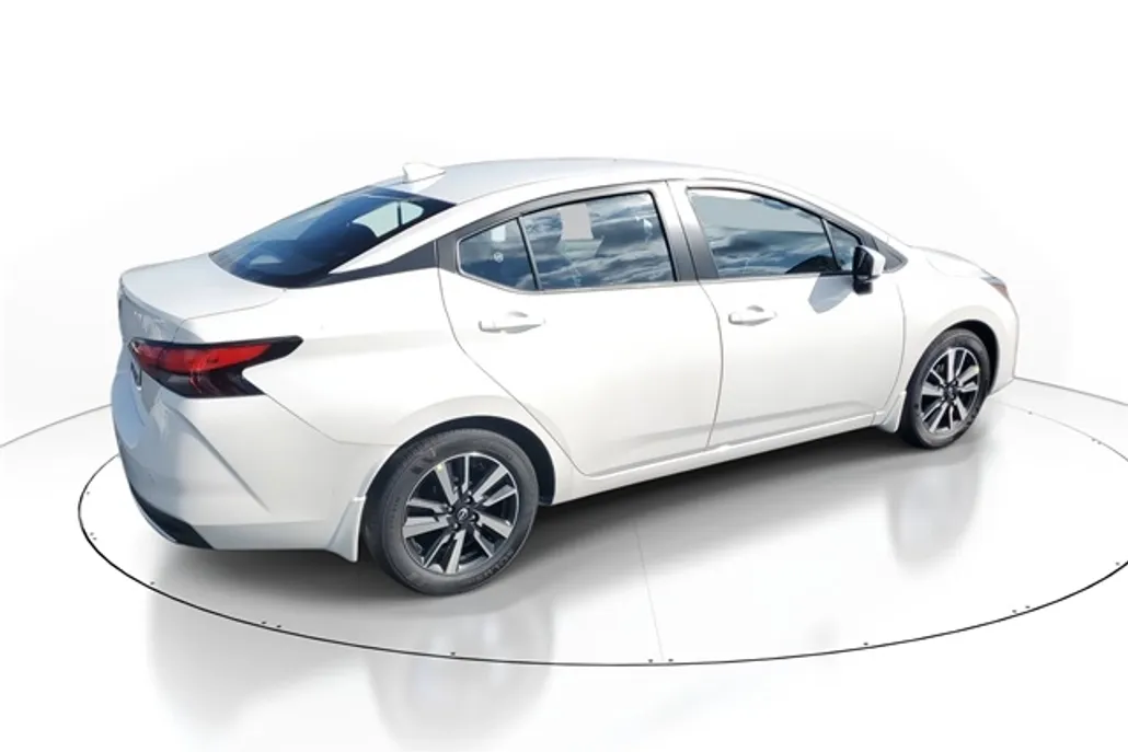 2025 Nissan Versa SV photo 1