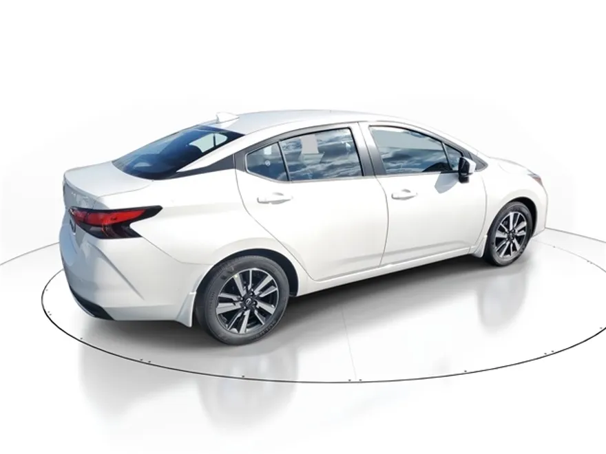 2025 Nissan Versa SV photo 1