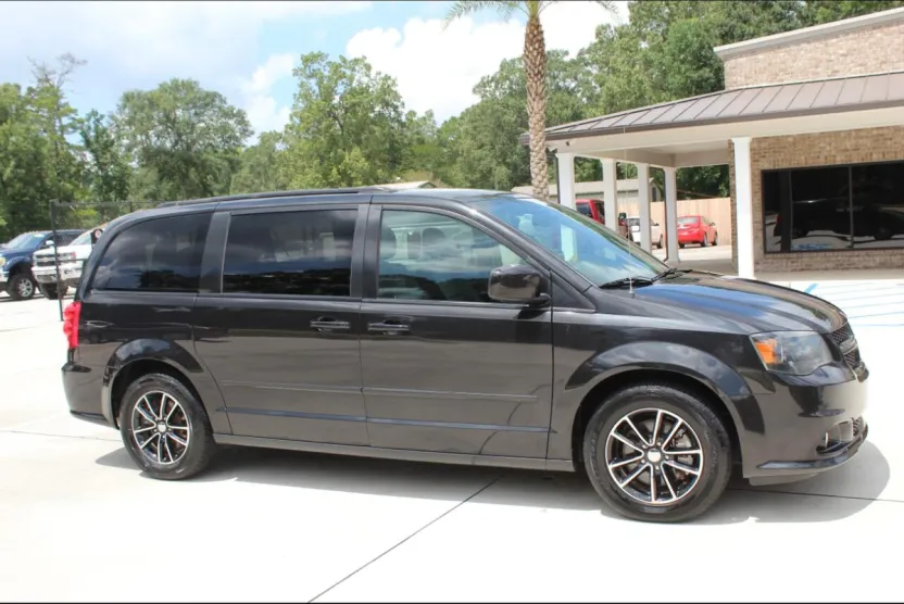 2017 Dodge Grand Caravan GT photo 1