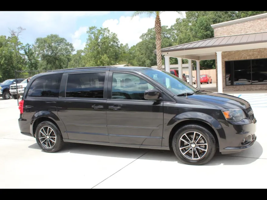 2017 Dodge Grand Caravan GT photo 1