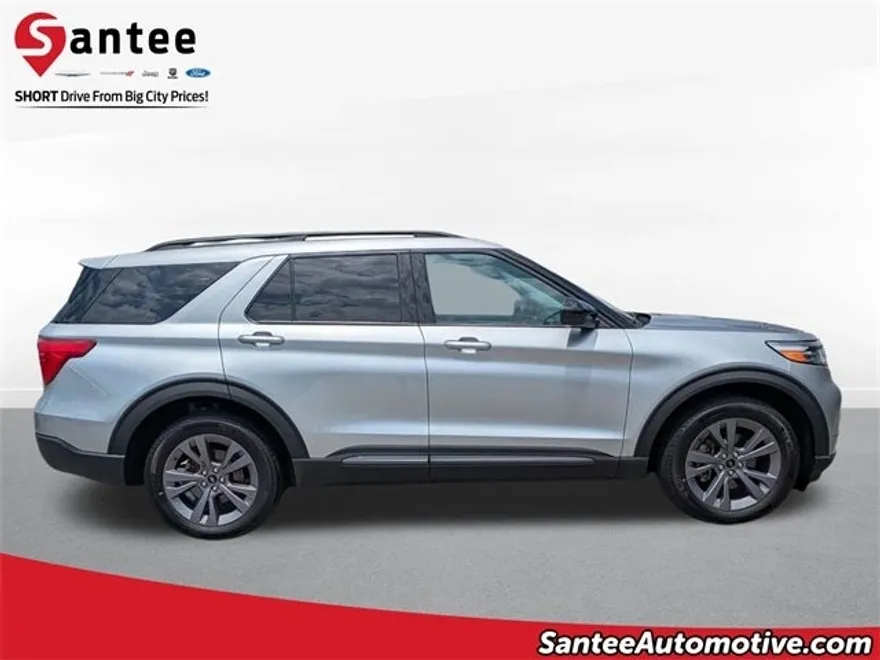 2023 Ford Explorer XLT photo 1
