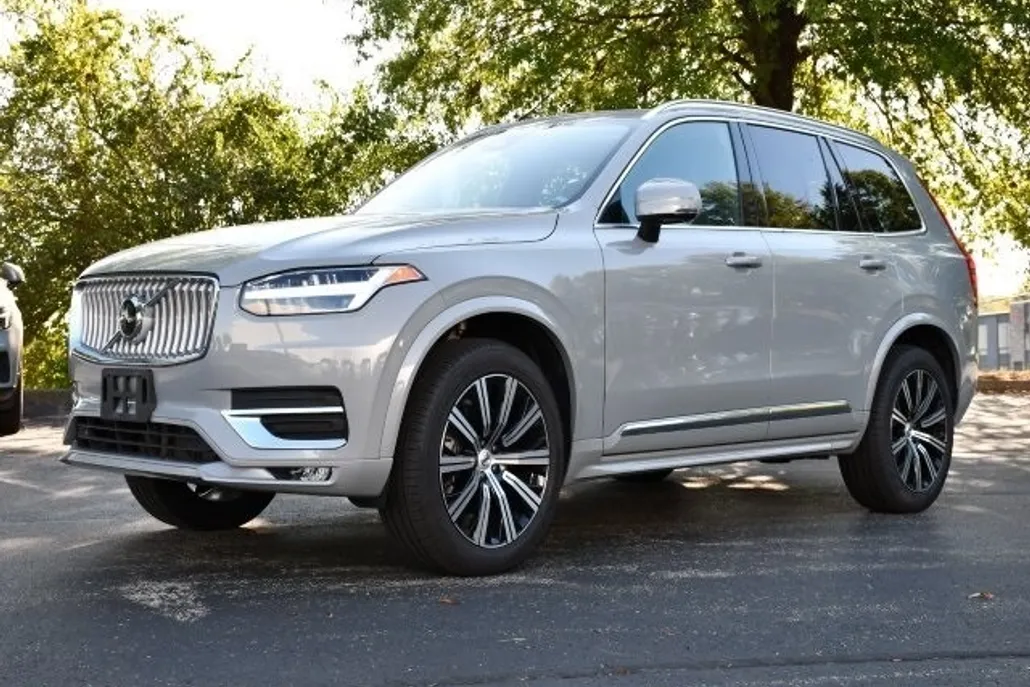 2025 Volvo XC90 B5 Core photo 1