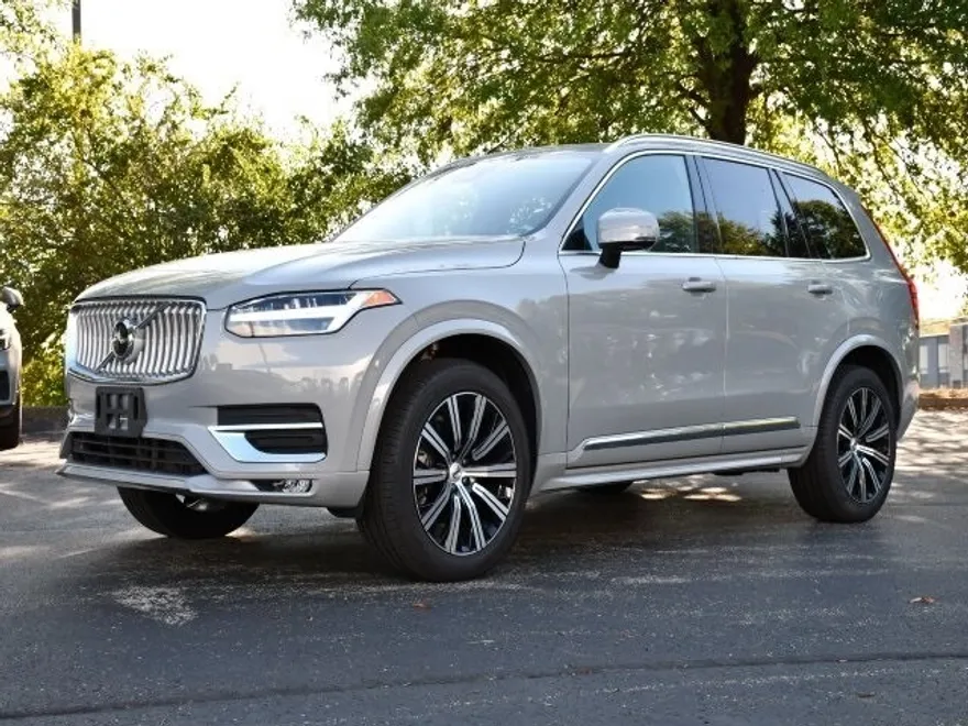 2025 Volvo XC90 B5 Core photo 1