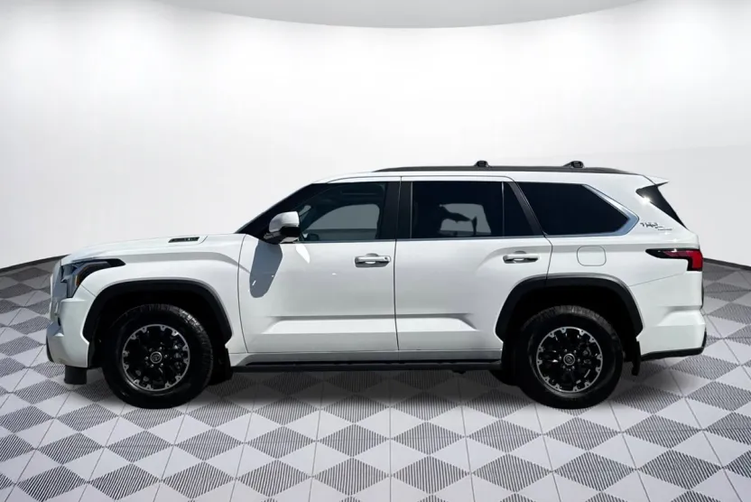 2024 Toyota Sequoia SR5 photo 1