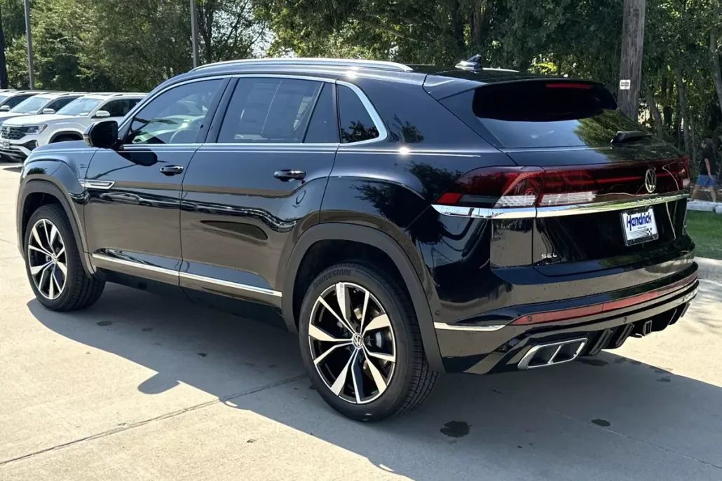 2026 Volkswagen Atlas Cross Sport SEL Premium R-Line photo 1