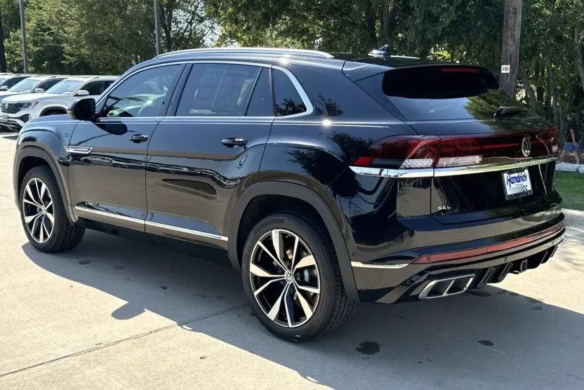2026 Volkswagen Atlas Cross Sport SEL Premium R-Line photo 1