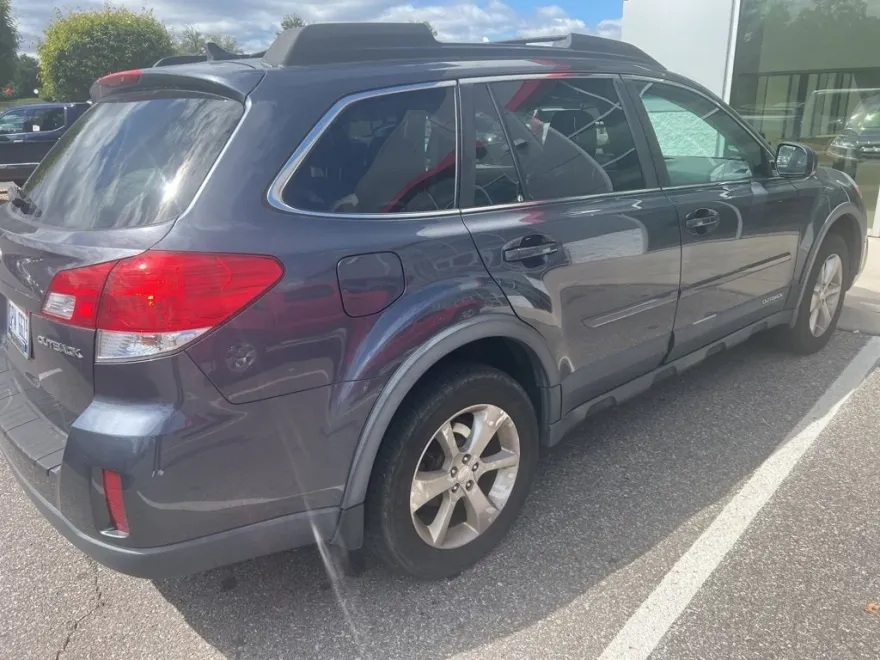 2014 Subaru Outback 2.5i Limited photo 1