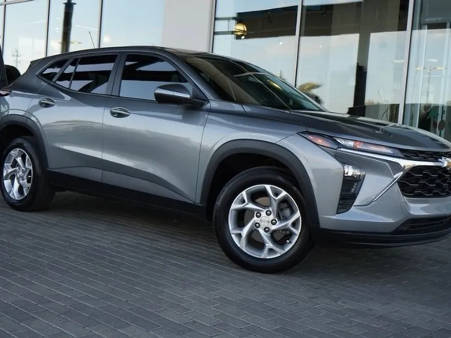 2024 Chevrolet Trax LS photo 1