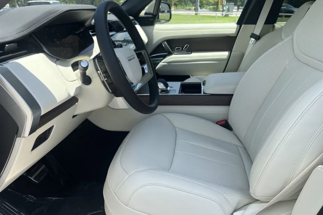 2025 Land Rover Range Rover SE photo 1