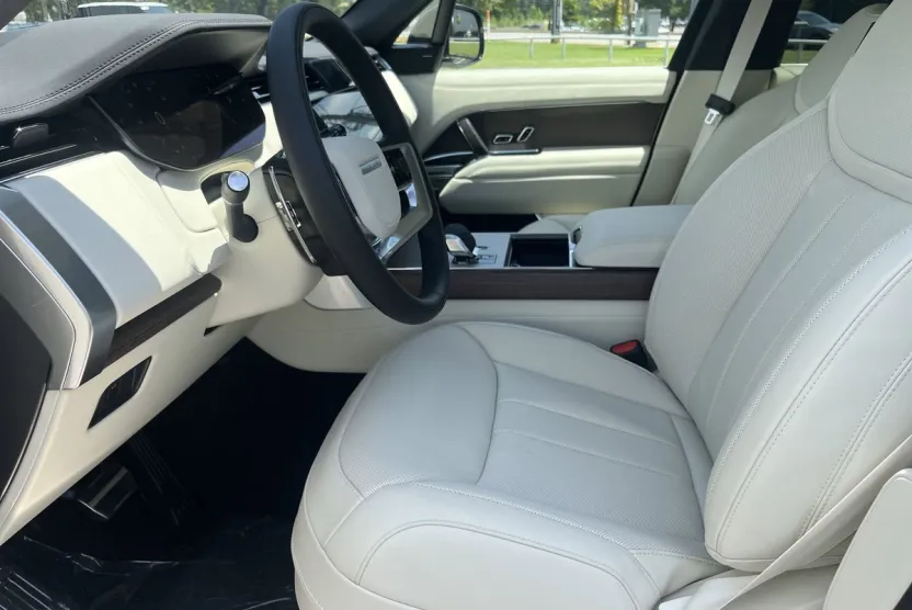 2025 Land Rover Range Rover SE photo 1
