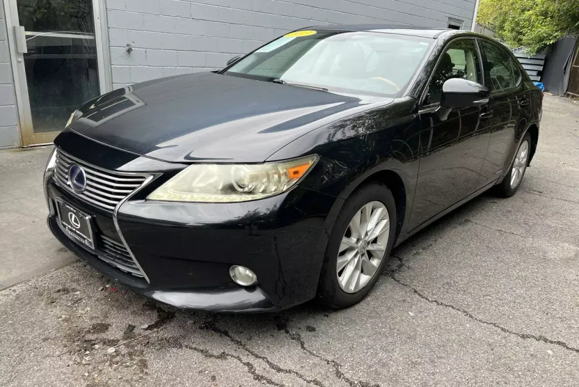2013 Lexus ES 300h photo 1