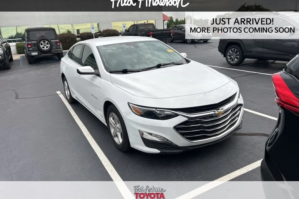 2022 Chevrolet Malibu LS photo 1