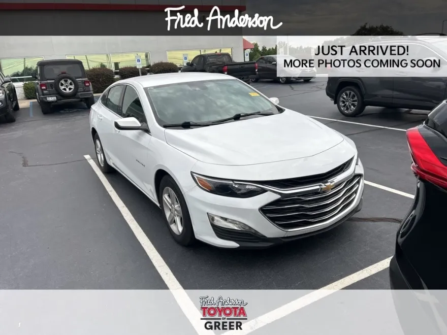 2022 Chevrolet Malibu LS photo 1