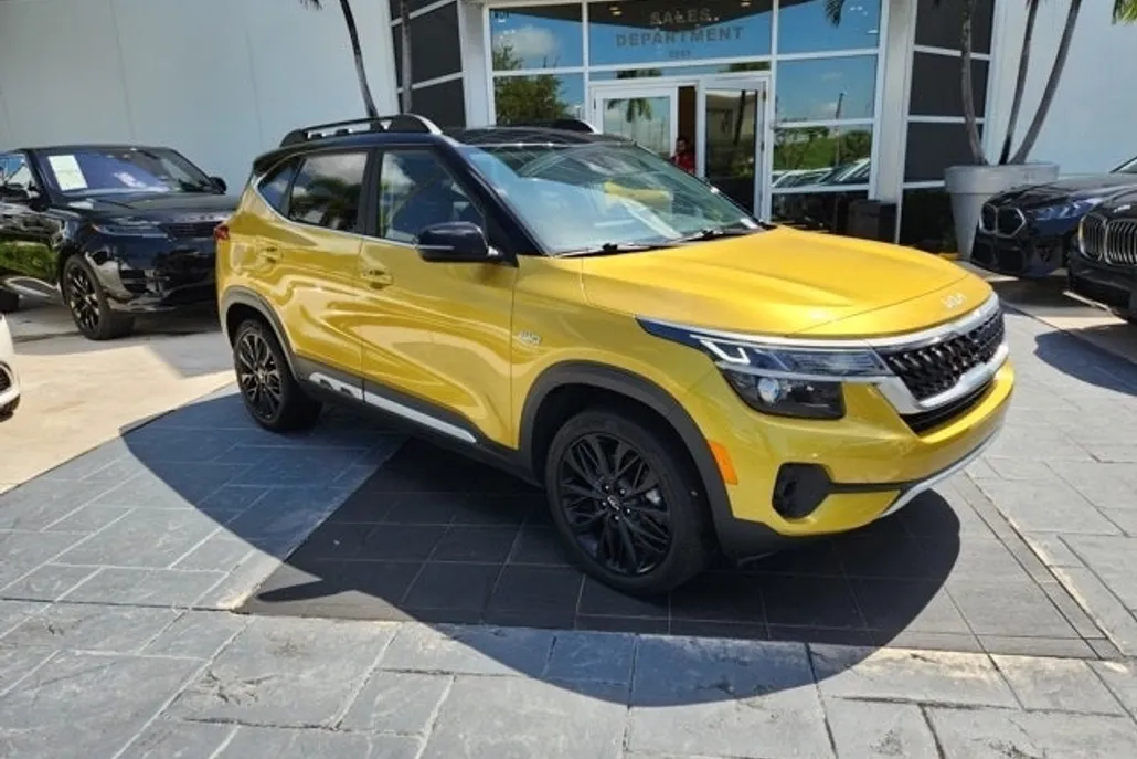 2022 Kia Seltos Nightfall Edition photo 1