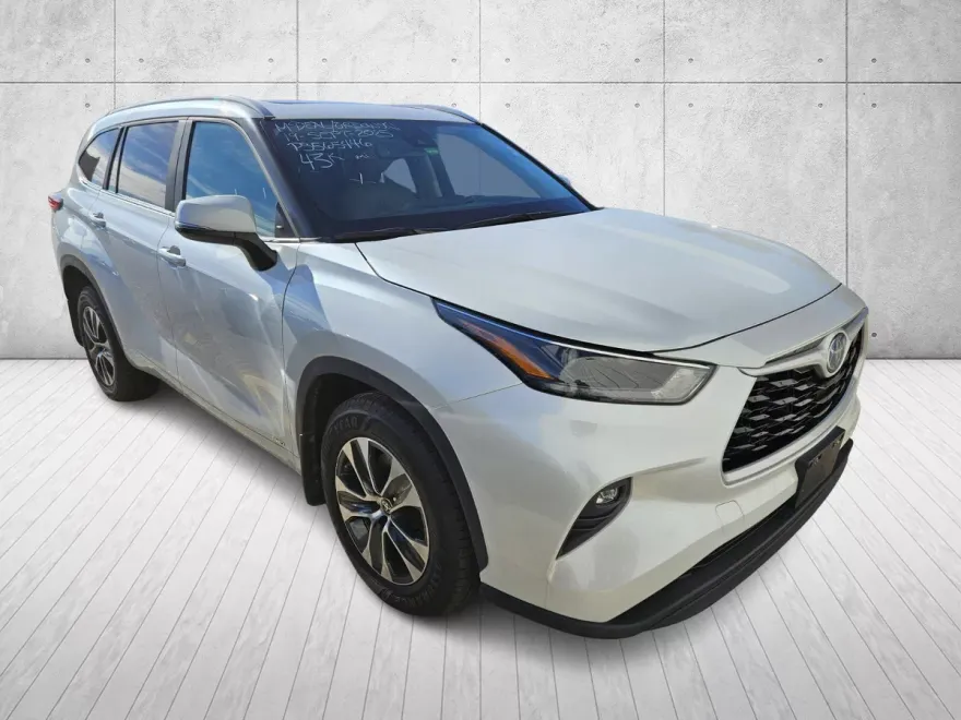 2023 Toyota Highlander Hybrid XLE photo 1