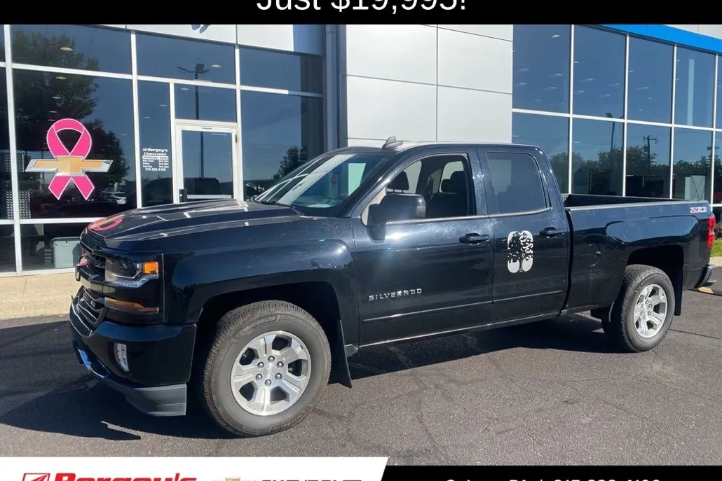 2017 Chevrolet Silverado 1500 LT photo 1