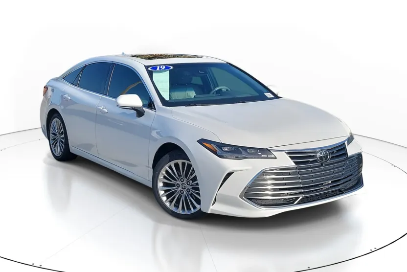 2019 Toyota Avalon Limited photo 1